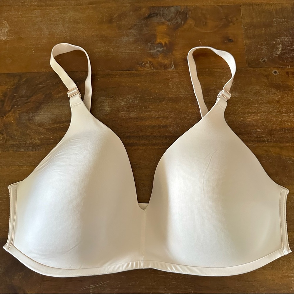 Soma Vanishing 360 wireless‎ bra size 36D light beige cream